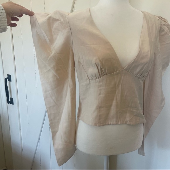 Nwt Forever 21 plunging v-neck tan bubble puff statement sleeve medium b… - Picture 3 of 8